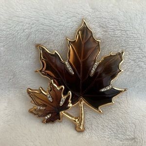 Brooch Napier brown Maple Leaf w Goldtone accents #315